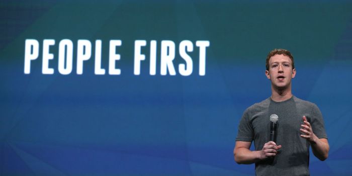 landscape-1443020155-zuck1